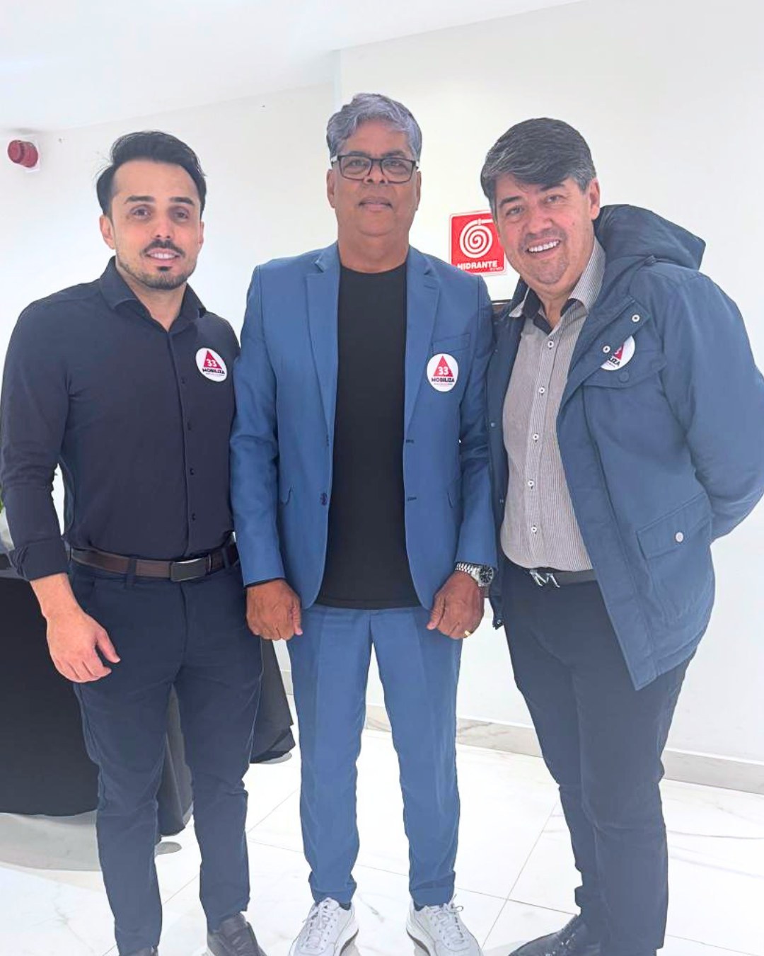 Jairo Marinho ao lado de lideranças do Mobiliza 33
